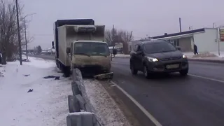 "Суровые Рязанские отбойники без светоотражателей таранят автомобили"