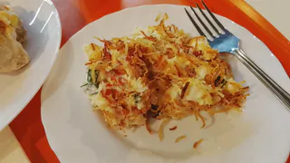 Что едят в Чечне простые люди? Решили зайти в недорогое кафе при рынке и удивились какой здесь ассортимент блюд