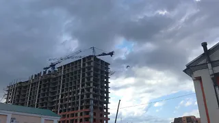 Малков назвал новые сроки сдачи долгостроя на улице Ленкома: дом обещают завершить к лету 2026 года