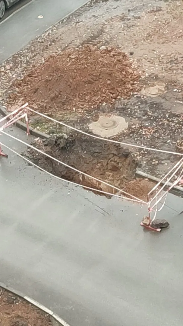 «В очередной раз мы остались с разбитой дорогой, огромной ямой»