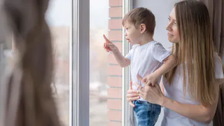 Всё дело в окнах - названа причина зимней хандры у взрослых и плохой успеваемости детей