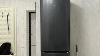 Поставила в холодильник стакан с этим – и раз и навсегда решила надоевшую проблему: опытная горничная дала совет

