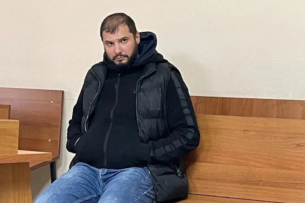 Челябинский дебошир, оскорбивший учительницу, отправится под арест на 14 суток