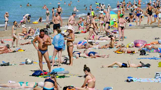 Отдых безнадёжно испорчен: туристы не могут уехать из Анапы из-за астрономически высоких цен на билеты