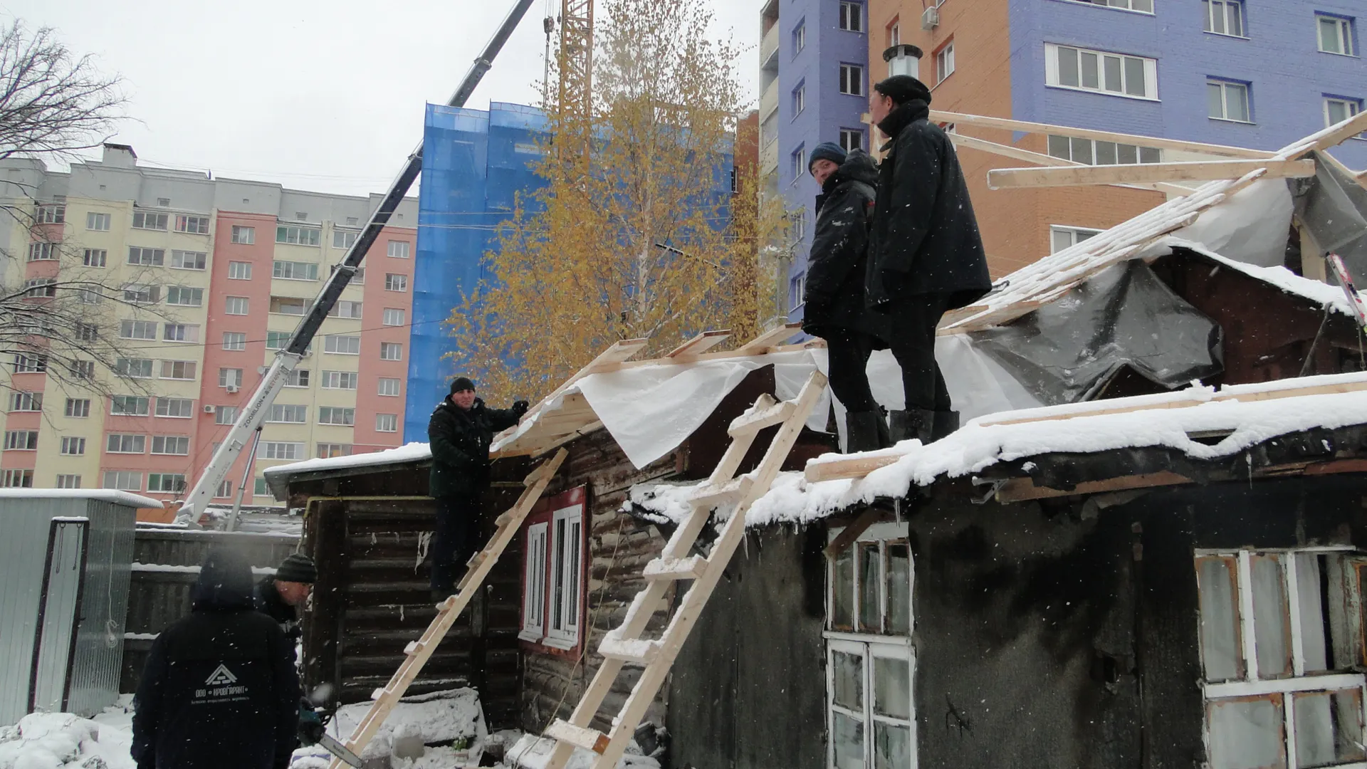 Про частный дом в Осеннем переулке вспомнили – здесь начался ремонт