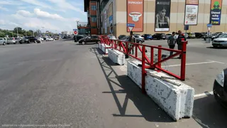 Требуют альтернативу: водители готовы выйти на митинг из-за перекрытия парковки у "Декатлона"