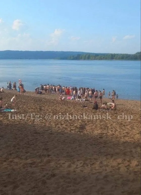 В Нижнекамске очевидцы вытащили из воды 25-летнего парня в бессознательном состоянии