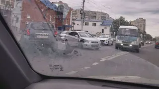 Утром 13 июля на улице Вокзальной в Рязани произошло ДТП с Renault и Hyundai