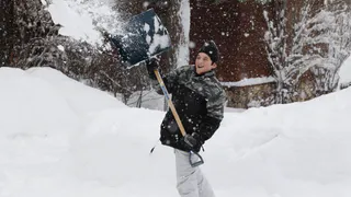 Почему финны покупают растворитель для лопаты: хитрость, упрощающая уборку снега зимой