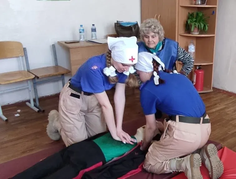 В Магнитогорске девушки из сандружин реанимировали "Максима" и перевязывали раны