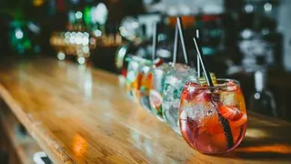 Названо, сколько в организме держится водка, коньяк и пиво