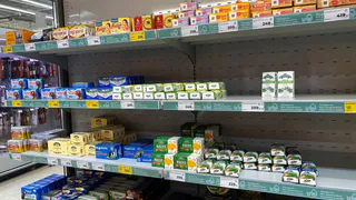 В супермаркетах уже стали убирать с полок сливочное масло 