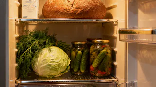 Холодильник пахнет вкуснее кухни: простой трюк, о котором забывают многие хозяйки