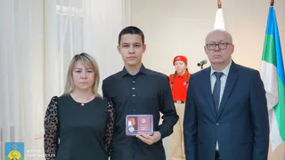 В Сыктывкаре родным и близким героев СВО, погибших в ходе боевых действий, вручили награды