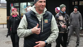 Олег Денисов принял участие в забеге, приуроченном ко Дню матери