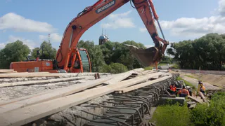 В Суздальском районе демонтировали старый мост через реку Бакалейка