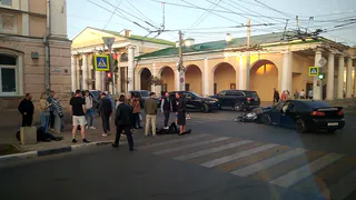 В центре Рязани в серьезном ДТП с Mitsubishi пострадал мотоциклист