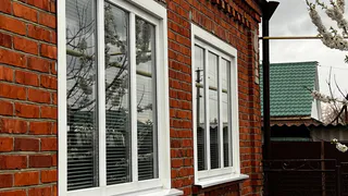 Сияющие окна на Новый год: выбираем 1 суперметод — и точно никаких разводов весь январь
