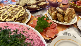 12 блюд советской кухни, за которые стыдно — но мы всё равно их любим и готовим