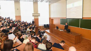 Мэр Нижнекамска встретился со студентами