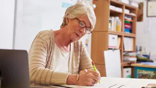 Кому и зачем положена справка о статусе предпенсионера