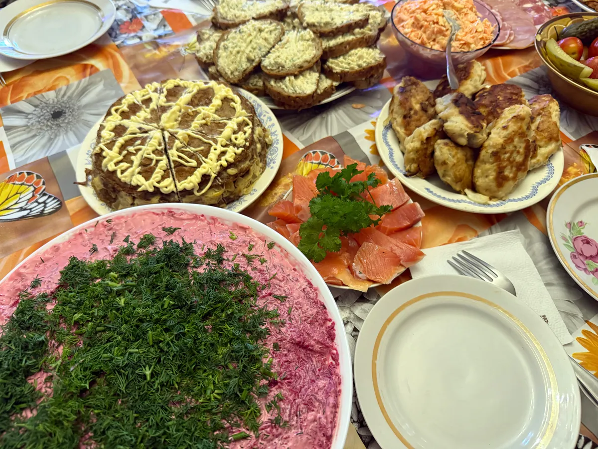 Всегда готовлю на Новый год мировой салат из 4 ингредиентов — быстро, красиво и гости просят добавки