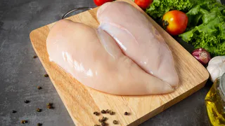 "Там вода и сплошные антибиотики": Роскачество озвучило худшего производителя филе цыпленка. Не вздумайте брать