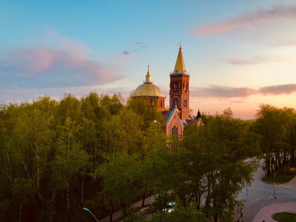 Жара и гроза: антициклон приносит экстремальные погодные условия в Челябинскую область