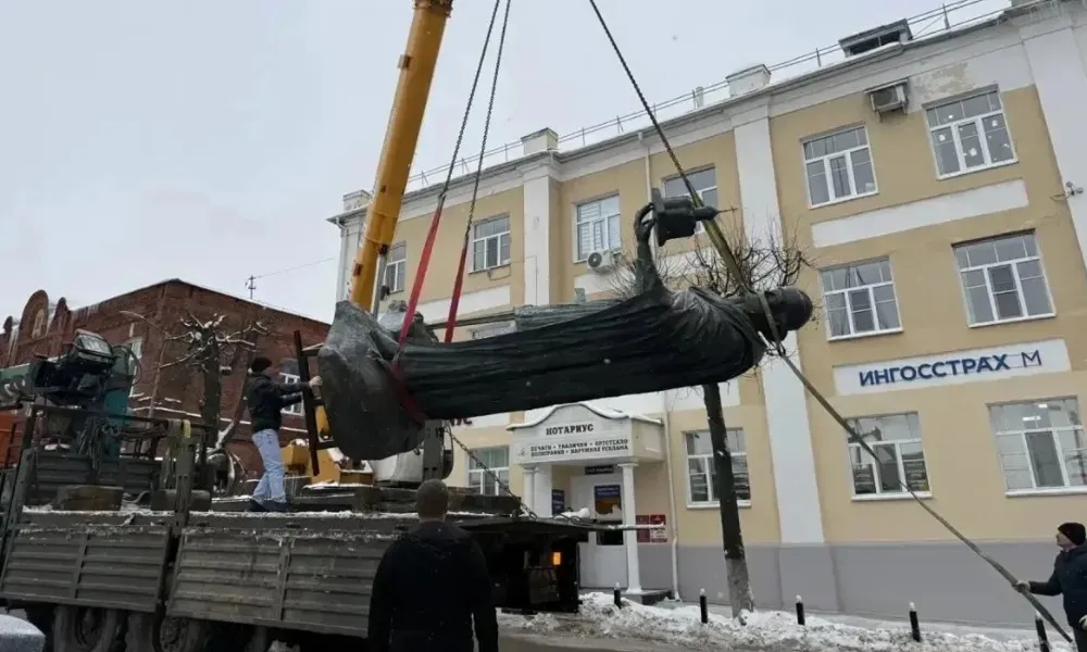 Во Владимире приступили к установке памятника Юрию Долгорукому