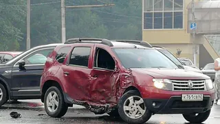 Около ТРЦ "Премьер" произошло массовое ДТП