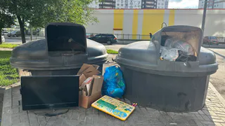 «Тротуары - ноги можно сломать!»: как сейчас выглядит дорога к дому И.П. Павлова