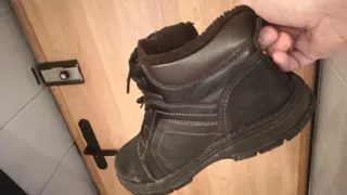 Быстро и просто удаляем неприятный запах из обуви