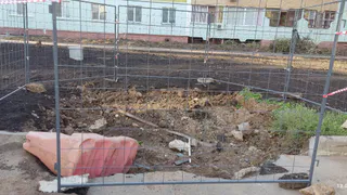 «Ребёнок может провалиться»: нижнекамцы бьют тревогу из-за гигантских ям на дорогах