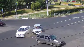 ДТП на Московском шоссе: столкнулись "девятка" и "шкода"