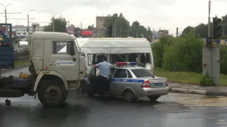 В Песочне грузовик врезался в маршрутку, есть пострадавшие