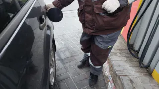 Многодетные рязанцы получили возможность заправить машину со скидкой