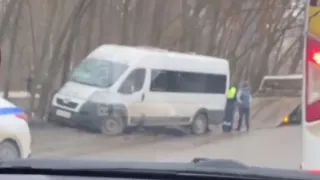 При наезде маршрутки на дерево в Рязани пострадали пять человек
