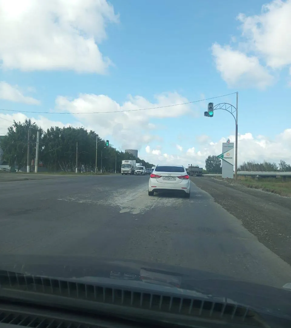 По дорогам Нижнекамска рассыпалась известь
