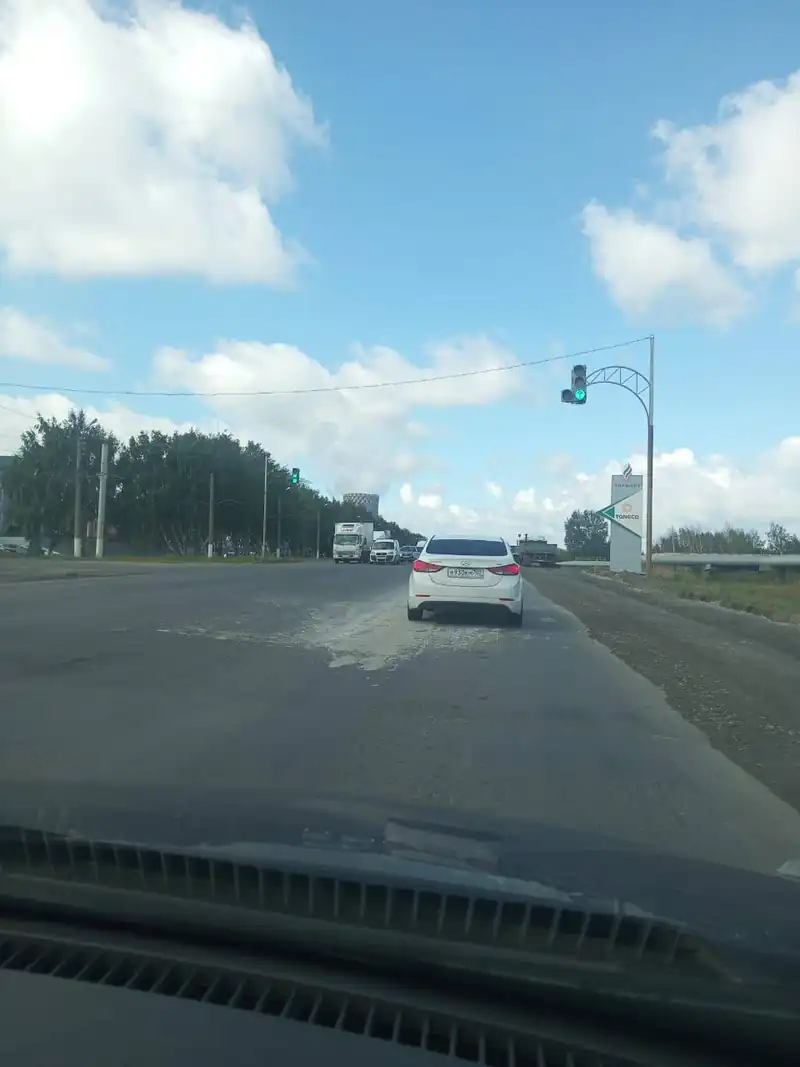 По дорогам Нижнекамска рассыпалась известь
