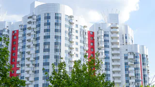 Новые правовые риски при установке панорамных и французских окон в многоквартирных домах