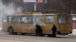 «Закисли тормоза»: в Рязани задымился троллейбус 