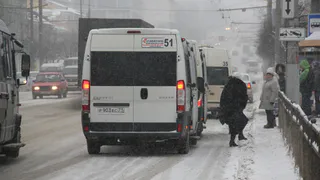 Женщина попыталась найти водителя, плюнувшего ей в лицо
