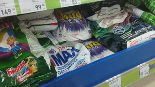 Стирают круче дорогих, а стоят дешевле: названы 5 лучших стиральных порошков по версии Роскачества