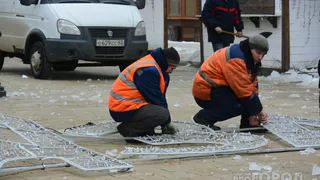 Надолго ли восстановили?  - люди волнуются из-за гирлянды на Почтовой