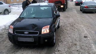 В Рязани на Высоковольтной улице девушка на Ford Fusion сбила пешехода