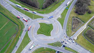 На российских дорогах могут появиться квадратные светофоры и турбоперекрестки