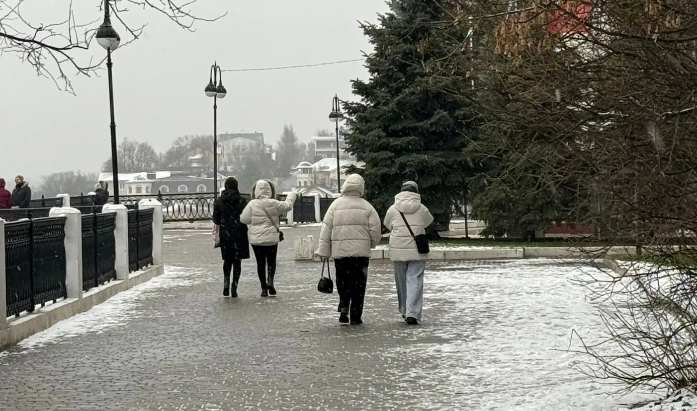 4 капельки на подошву - и по льду бегаю, словно по асфальту. Отличный лайфхак - работает всю зиму
