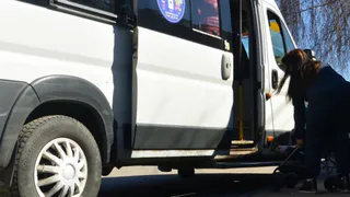 «Как добираться до работы»: жителей военного городка лишили единственной маршрутки