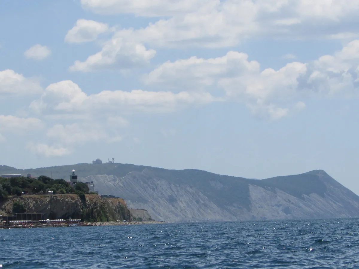 Этот курорт называют русской Италией: чистые пляжи и голубая вода по доступной цене