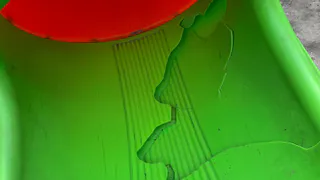 Во Владимире жители жалуются на аварийно-опасную детскую площадку